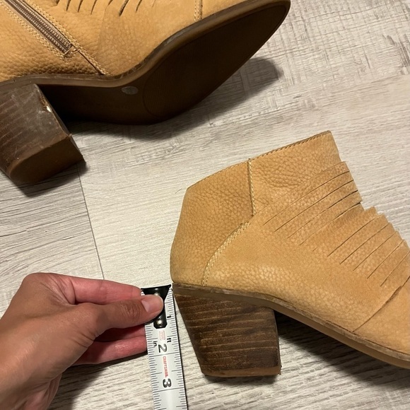 Lucky Brand leather slit front heeled ankle boots size 9.5 - Picture 13 of 13